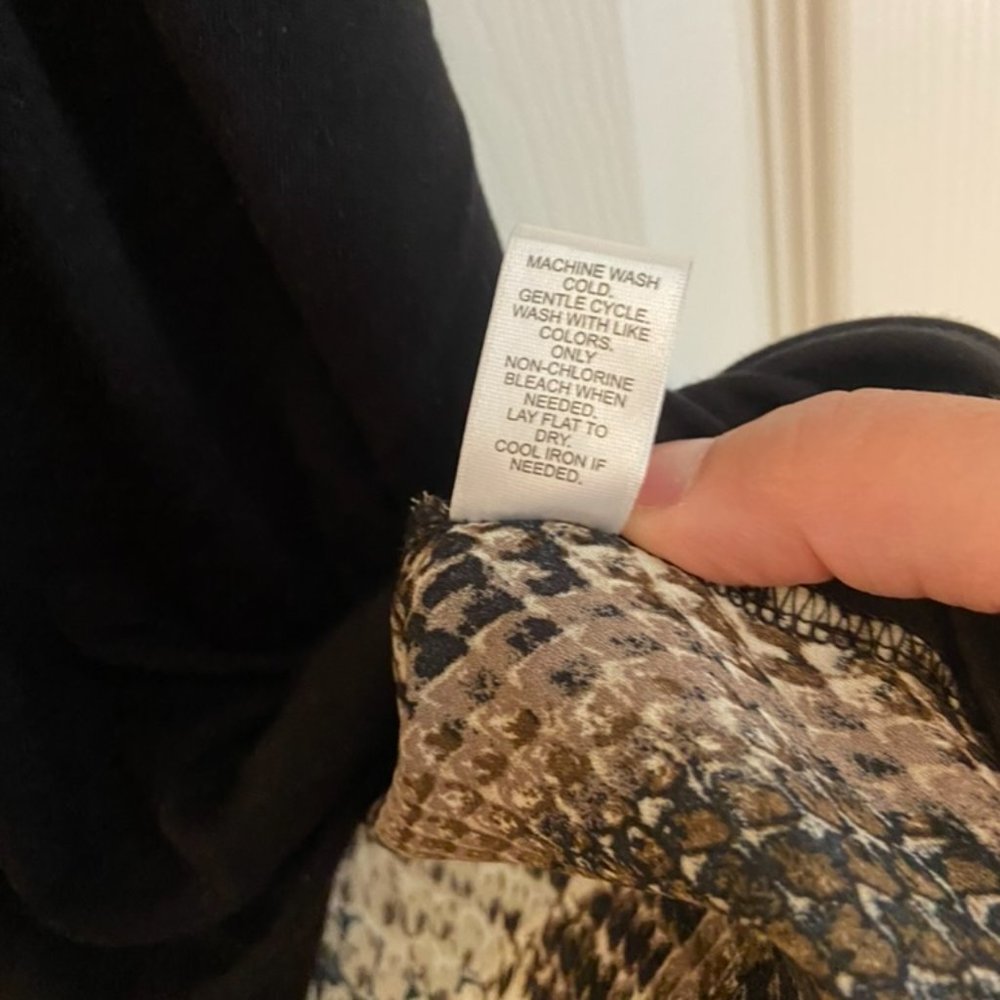 Cato Fashions Knit/Woven Flowy Top - Size 22/24W - Black/Snake Print - Picture 6 of 8